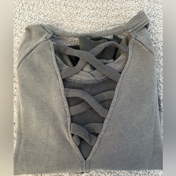 VICI DOLLS CRISSCROSSED V-BACK SWEATSHIRT M - Picture 2 of 5